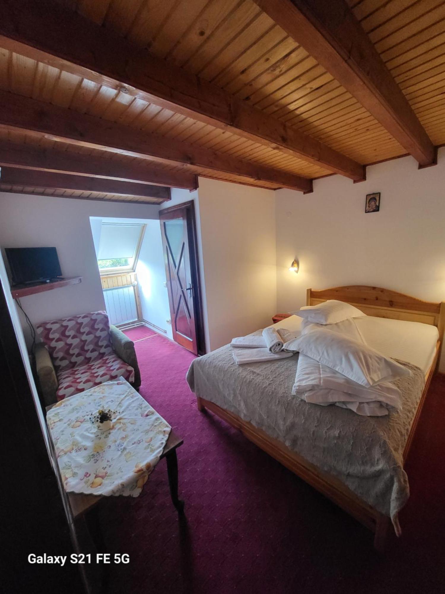 Casa Ernst Hotel Moieciu de Jos Kamer foto